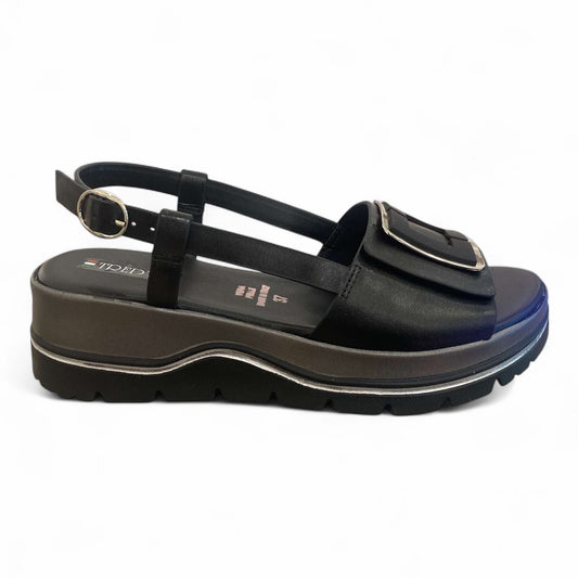 Zeppa nera con dettagli argento