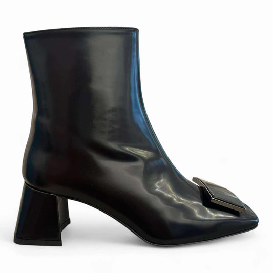 Stivaletto punta squadrata con accessorio