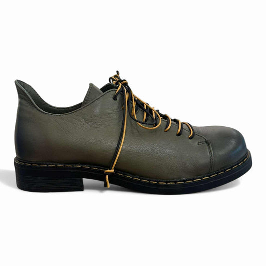 Scarpa nappa verde allacciata