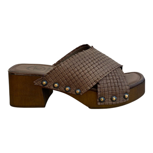 Zoccolo Pelle Intrecciata con Borchie