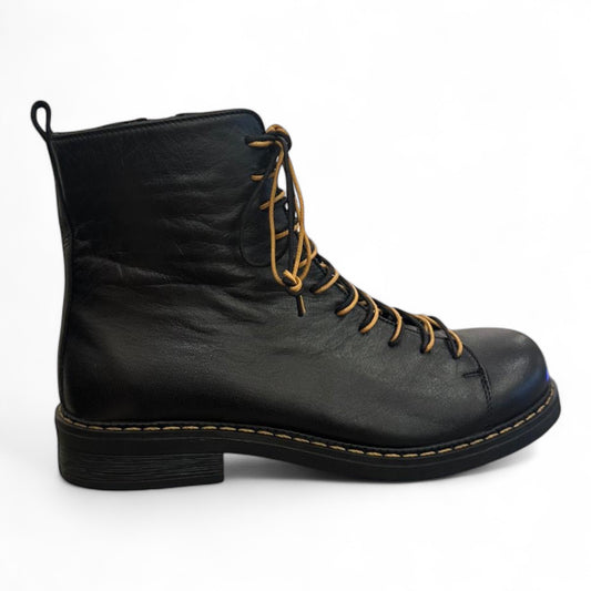 Stivaletto nero lacci